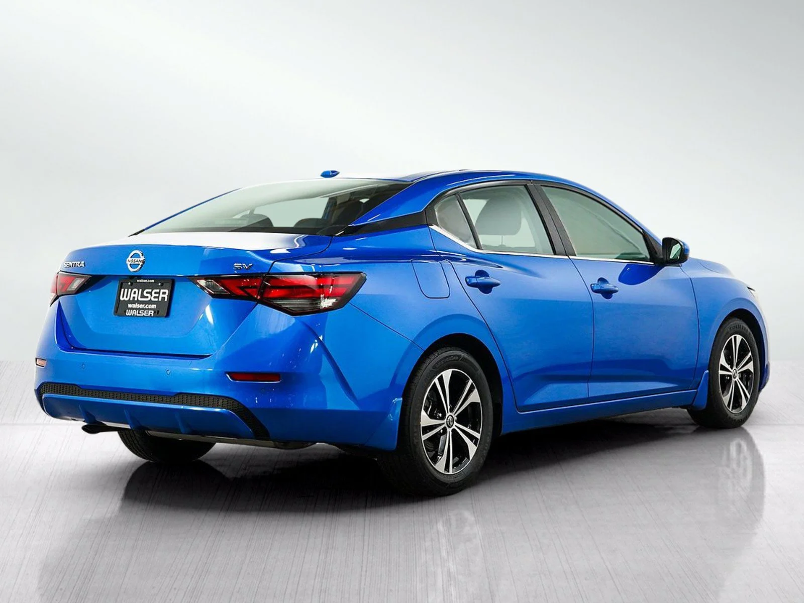 Used 2021 Blue Nissan SV image 5