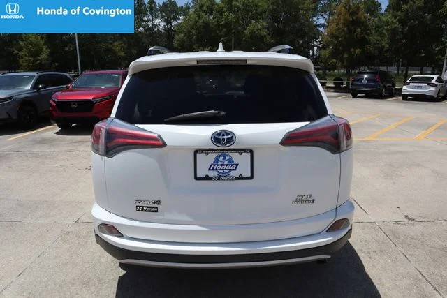 Used 2016 Super White Toyota XLE image 4