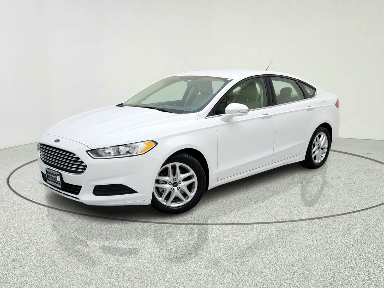 Used 2015 Oxford White Ford SE image 1