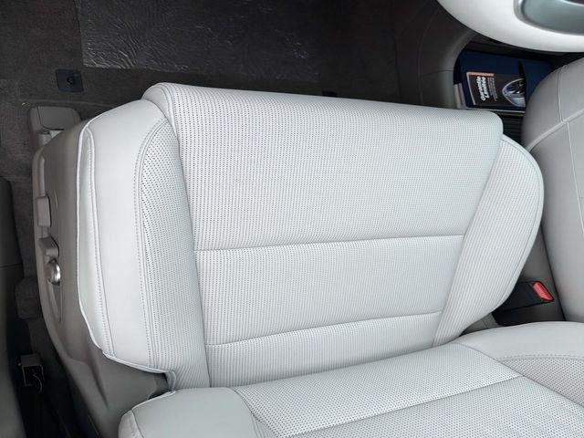 New 2027 White Hyundai Blue SEL 7P image 9