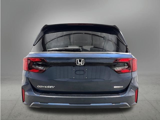 New 2026 Smoke Blue Pearl Honda Touring image 4