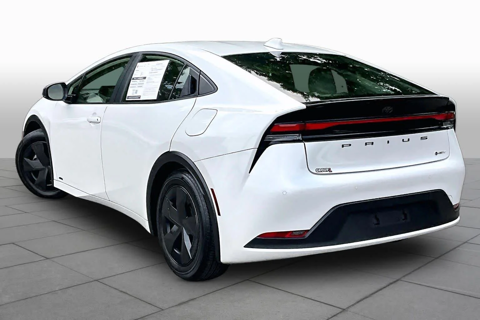 Used 2024 Wind Chill Pearl Toyota LE image 12