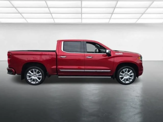 Used 2023 Red Chevrolet High Country image 3