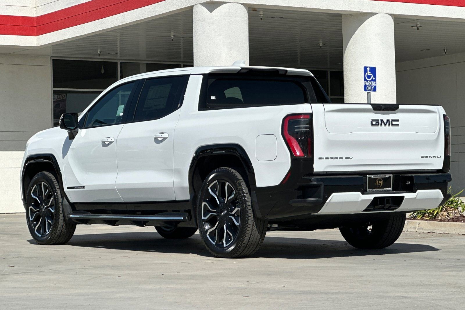 2025 GMC Sierra EV Denali - Photo 4