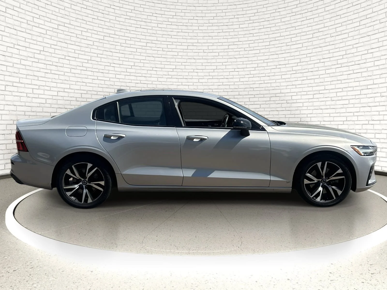 Used 2023 Platinum Grey Metallic Volvo Core Dark Theme image 3