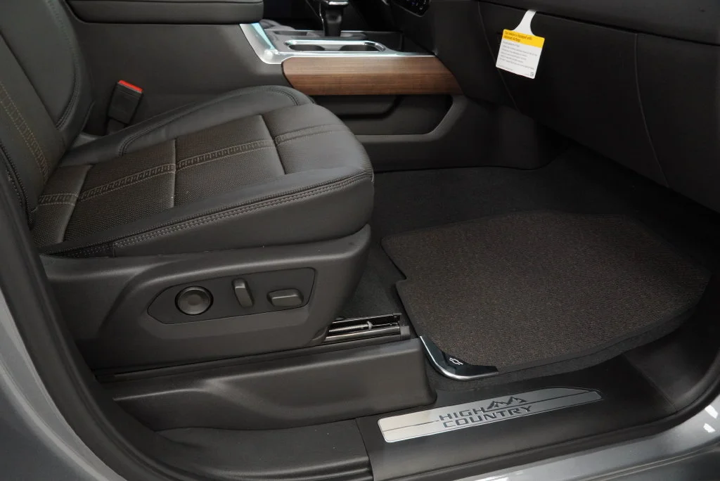 New 2026 Sterling Gray Metallic Chevrolet High Country image 30