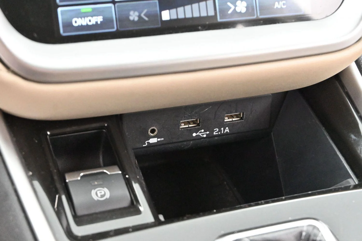 Used 2022 Crystal White Pearl Subaru Limited image 24