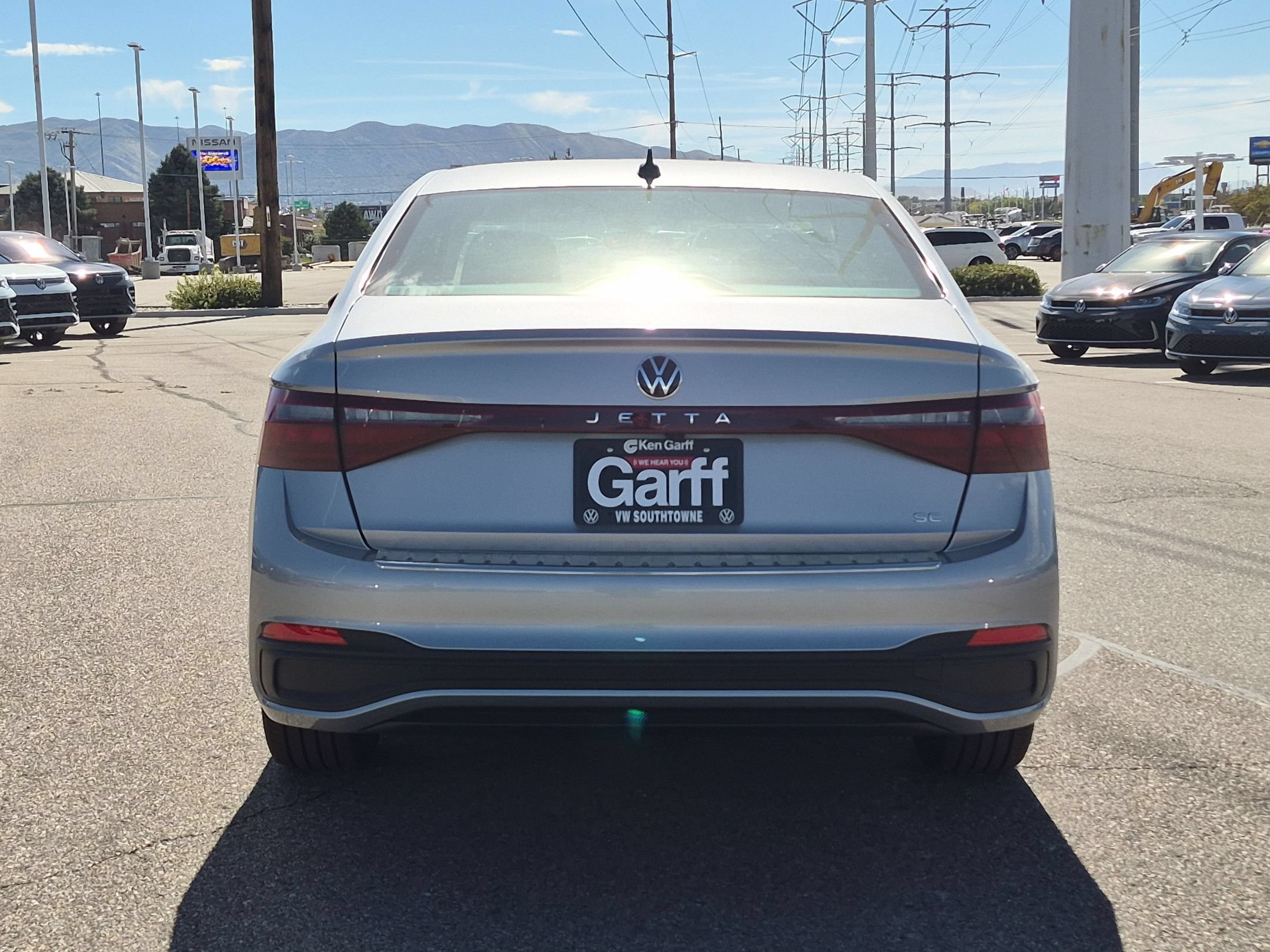 New 2027 Pyrite Silver Metallic Volkswagen SE image 4