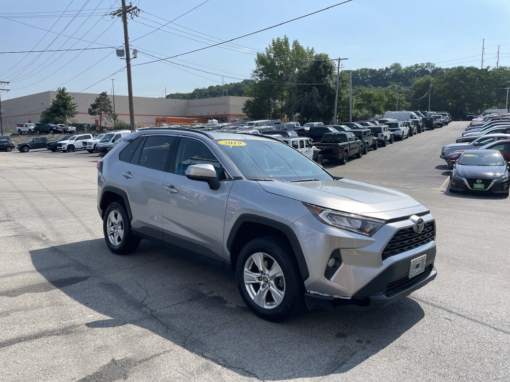 Used 2019 Silver Toyota XLE image 6
