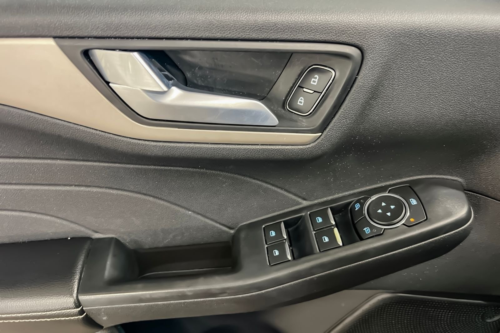 2022 Ford Escape SEL - Photo 11