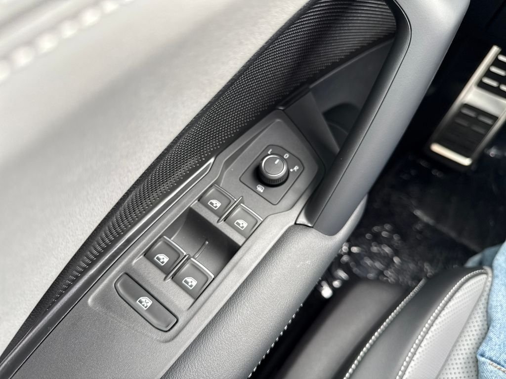 New 2026  Volkswagen 2.0T SE R-Line Black image 9