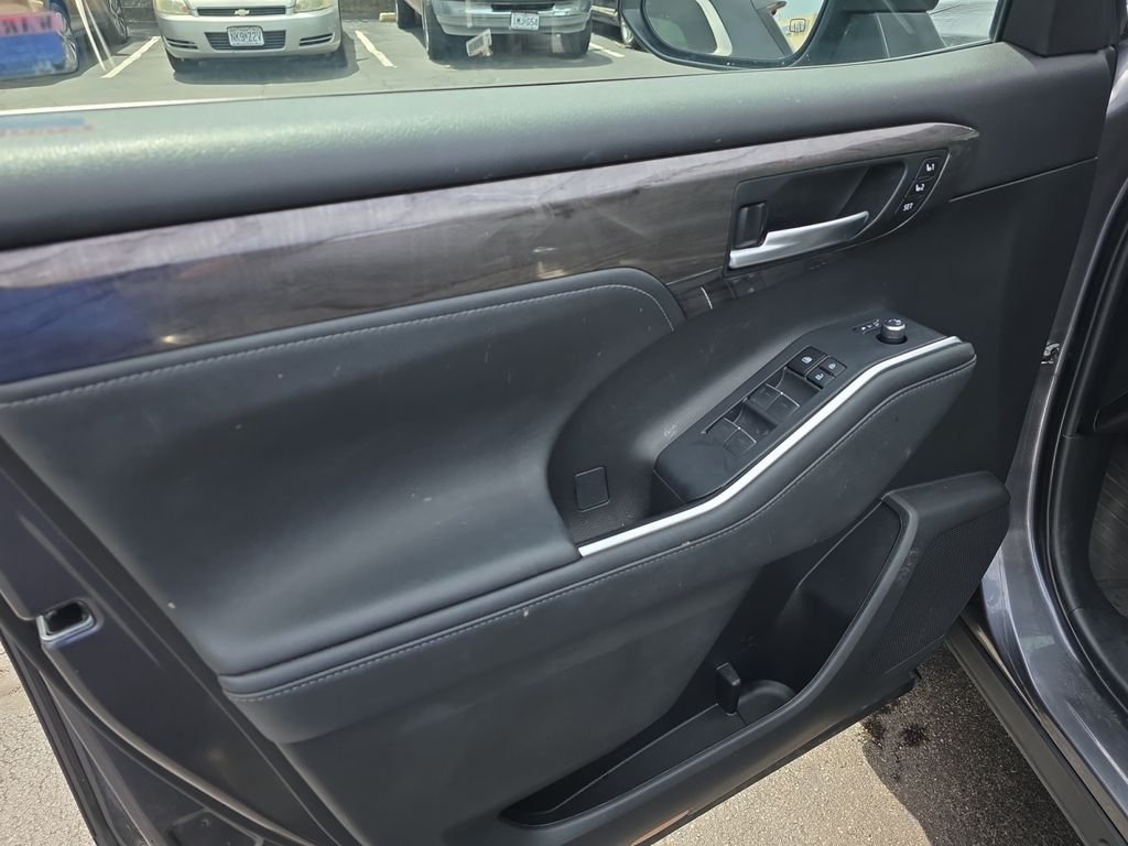Used 2023 Magnetic Gray Metallic Toyota Platinum image 21