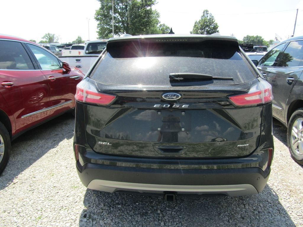 Used 2023 Green Ford SEL image 4