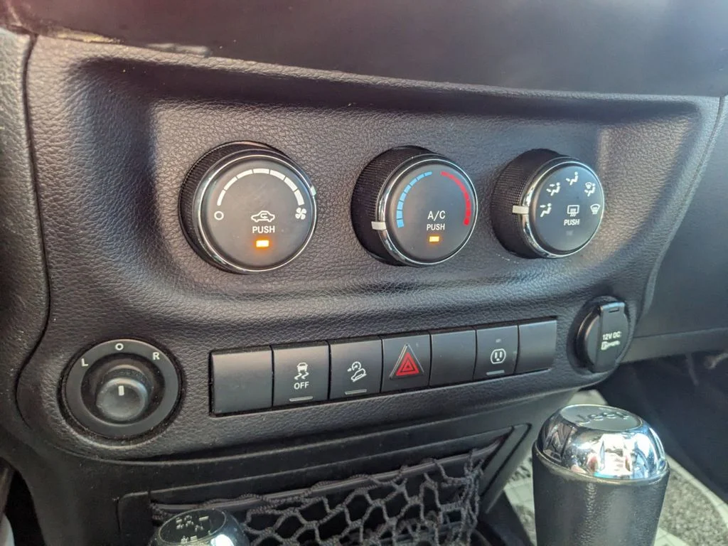 Used 2017 black Jeep 4d Convertible Sahara image 16