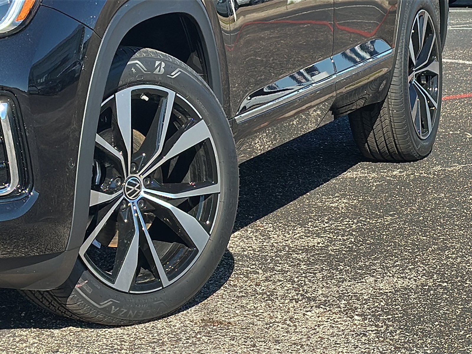 2026 Volkswagen Atlas SEL Premium R-Line photo 3