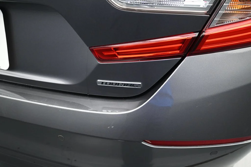Used 2018 Modern Steel Metallic Honda Touring image 18
