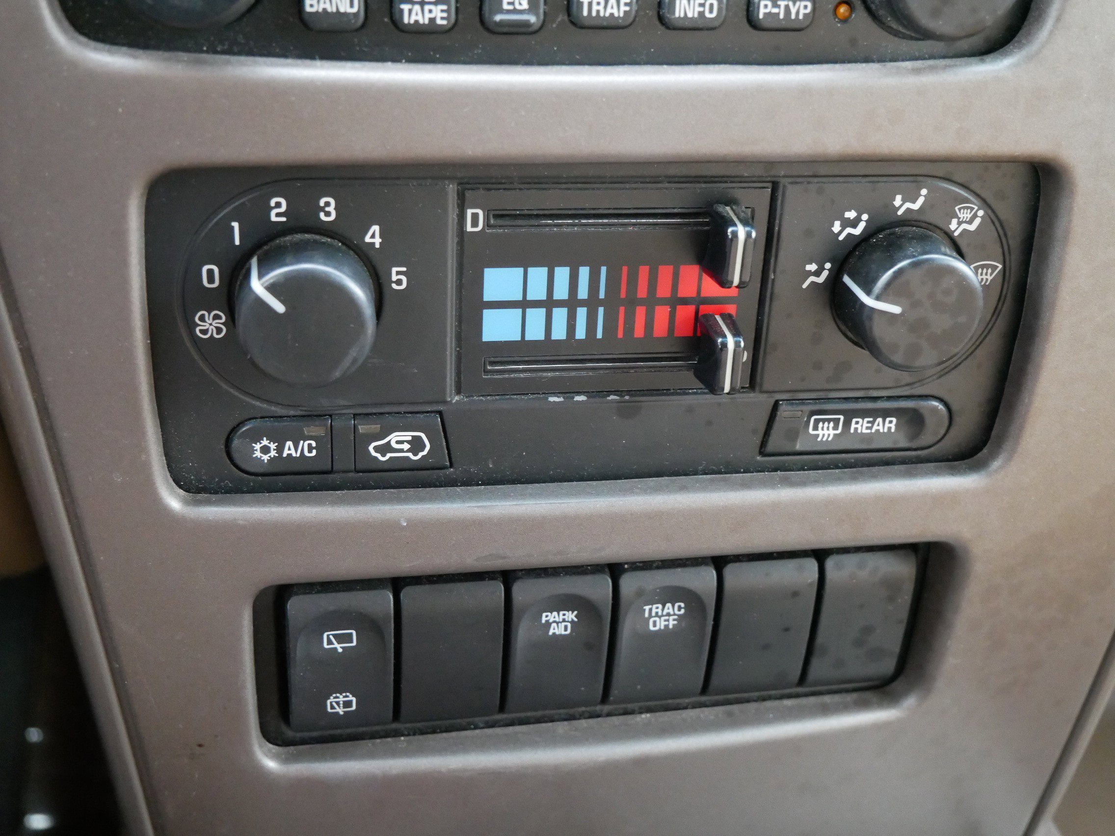 Used 2003 Silverleaf Metallic Buick CX image 23