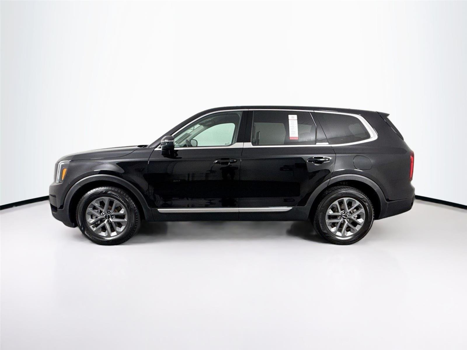 Used 2023 Ebony Black Kia LX image 13