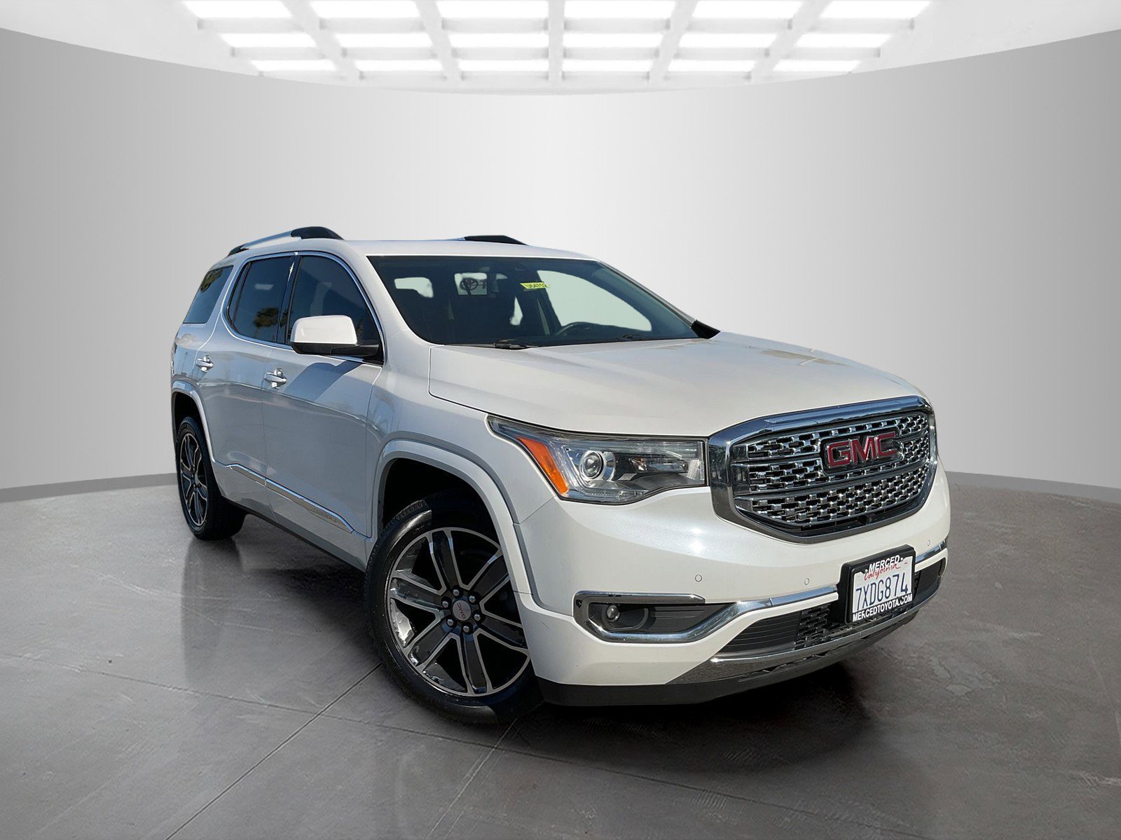 Used 2017 White Frost Tricoat GMC Denali image 7