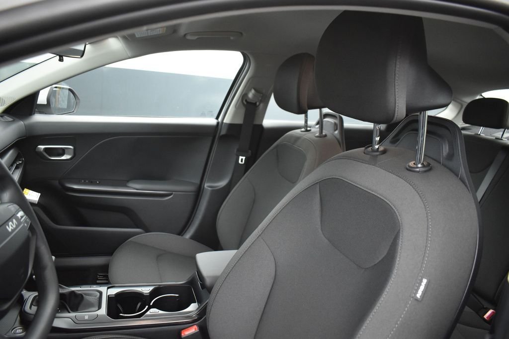 New 2026 Snow White Pearl Kia LXS image 9