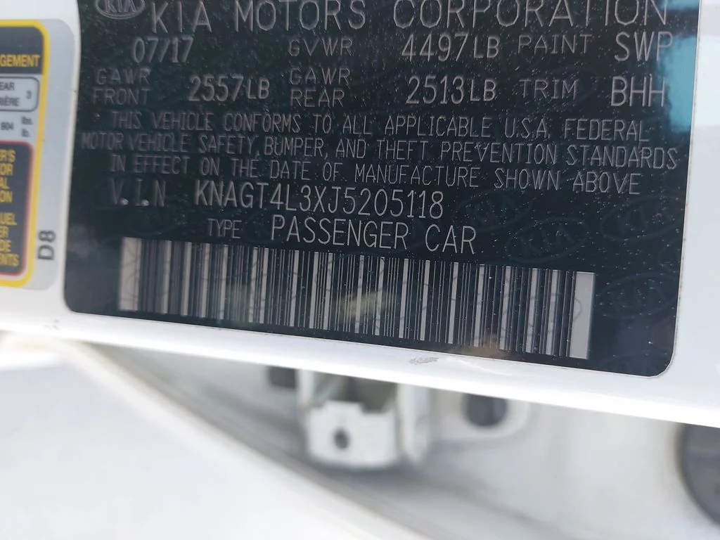 Used 2018 White Kia LX image 33