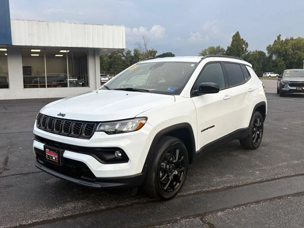 Used 2025 White Jeep Latitude image 2