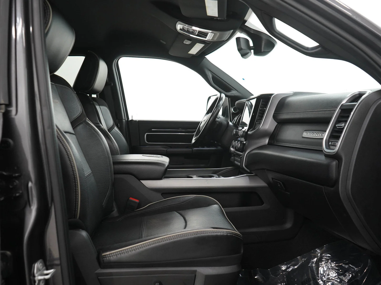 Used 2022 Granite Crystal Metallic Clearcoat Ram Laramie image 11