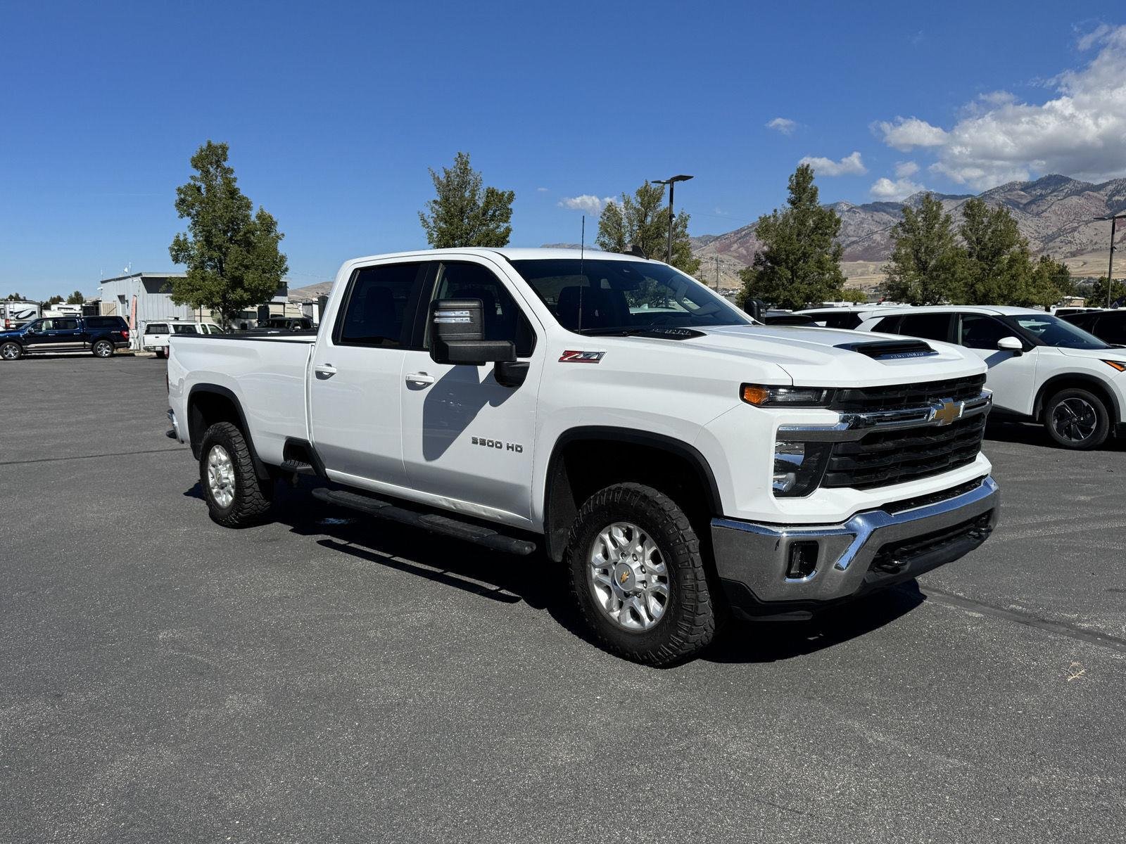 Used 2024 Summit White Chevrolet LT image 8