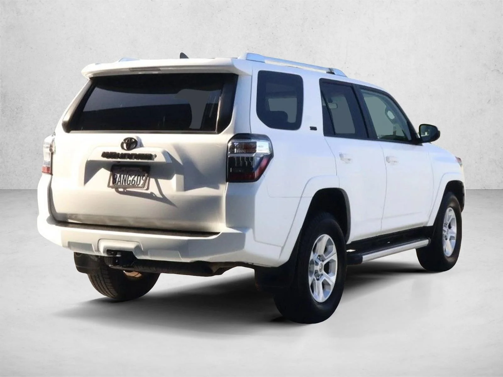 Used 2018 Super White Toyota SR5 image 9