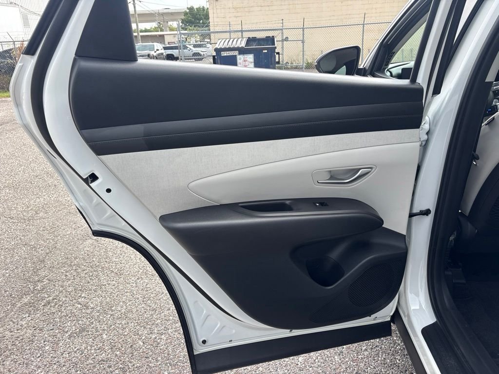 Used 2025 White Hyundai SEL Convenience image 12