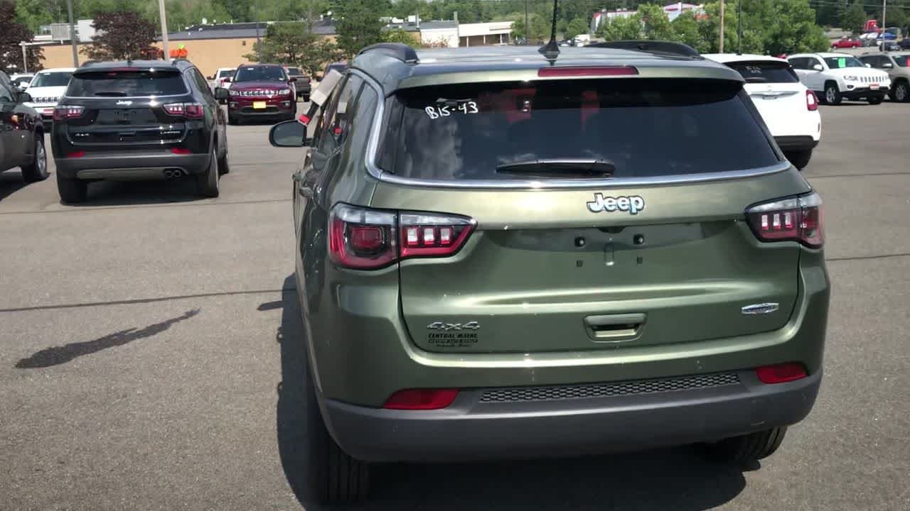 Used 2020 Olive Green Pearlcoat Jeep Latitude w/Sun/Safety Pkg image 7