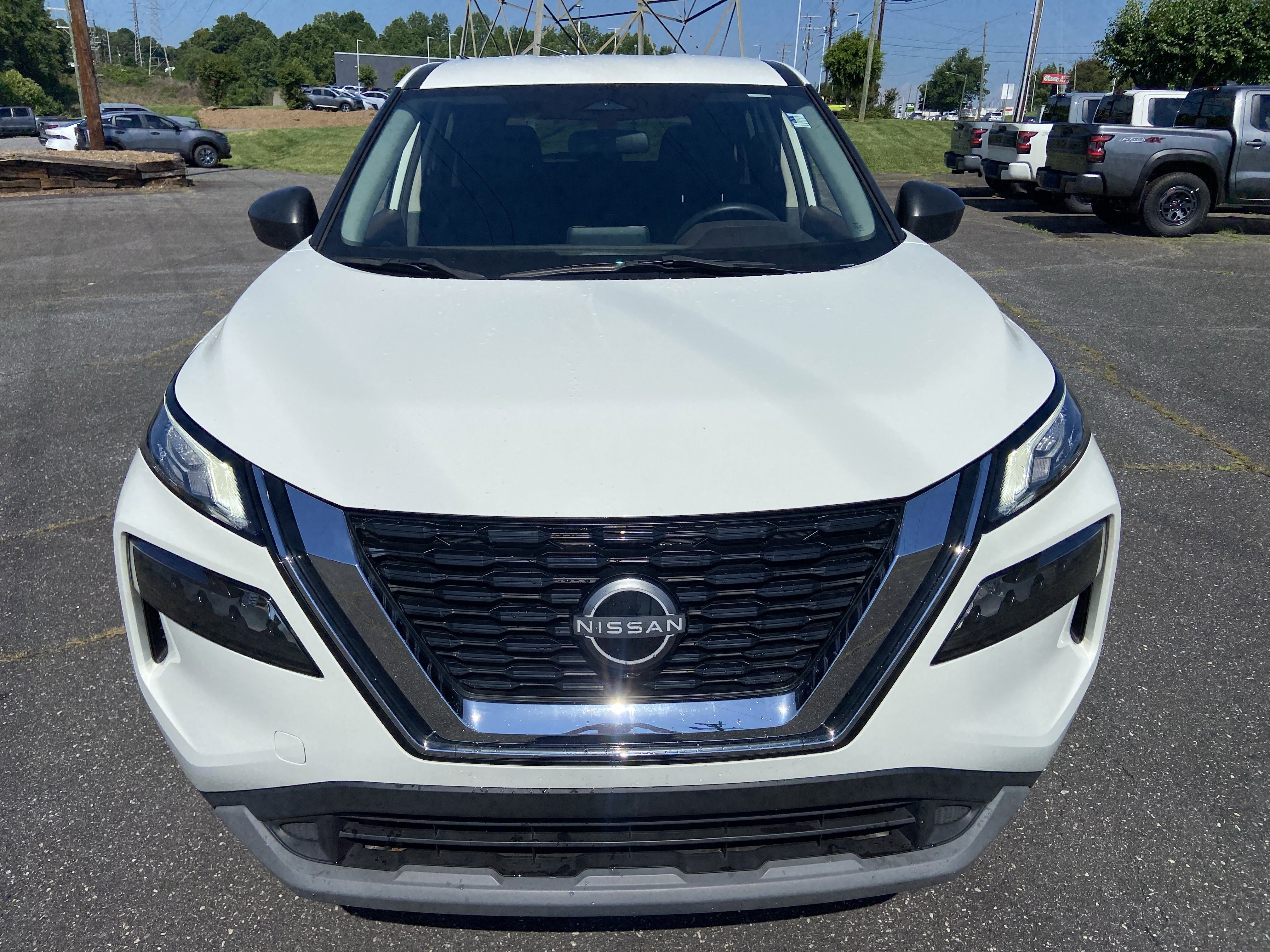 Used 2023 Glacier White Nissan S image 2