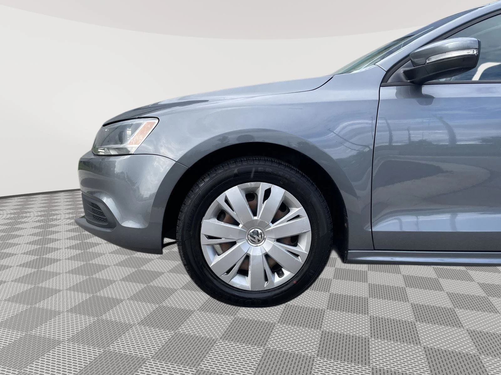 Used 2014 Platinum Gray Metallic Volkswagen SE image 11