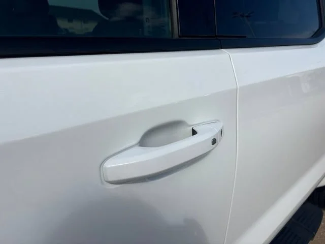 Used 2022 SUMMIT WHITE GMC Elevation image 49