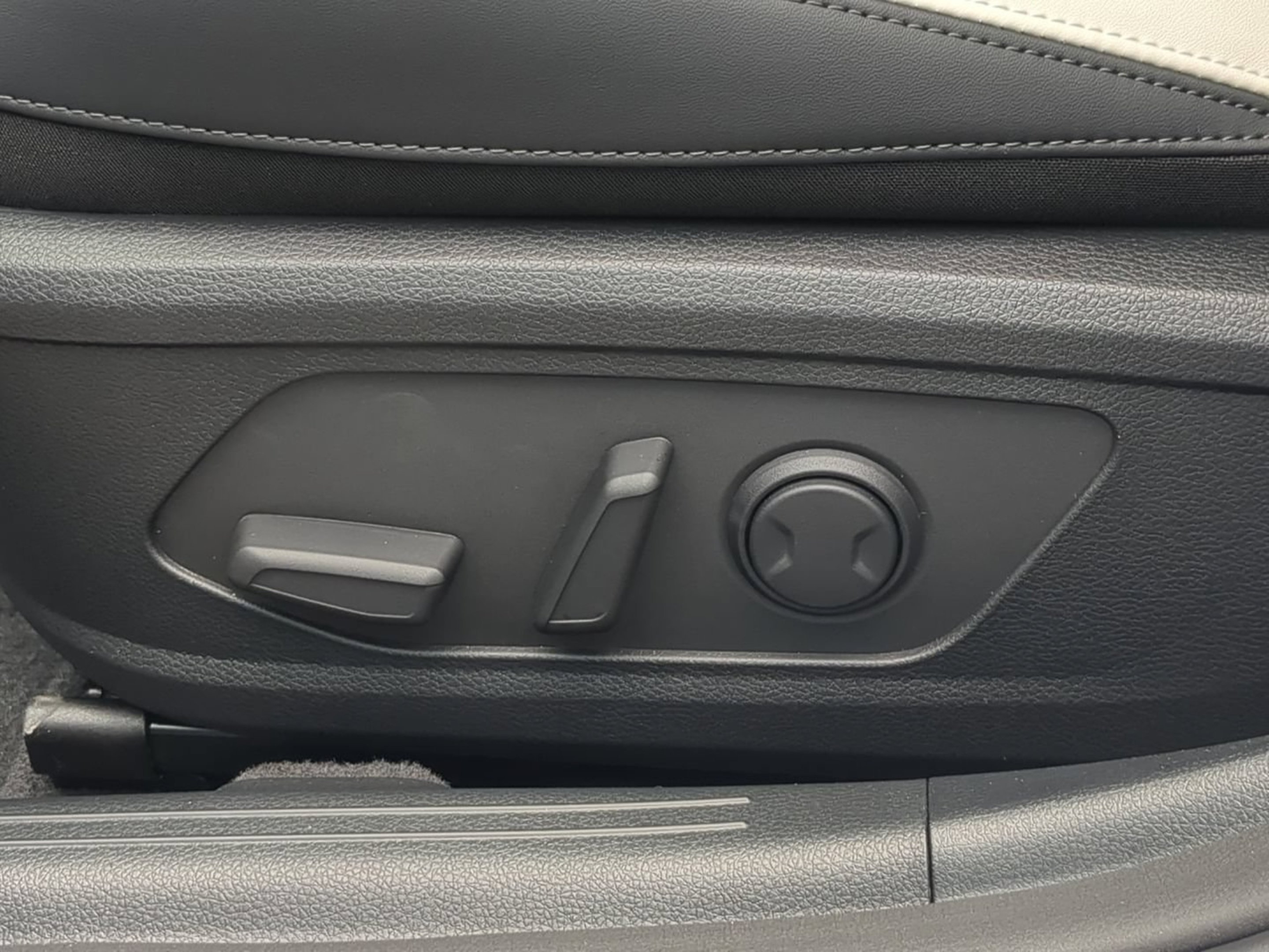 New 2026 Snow White Pearl Kia GT-Line image 28