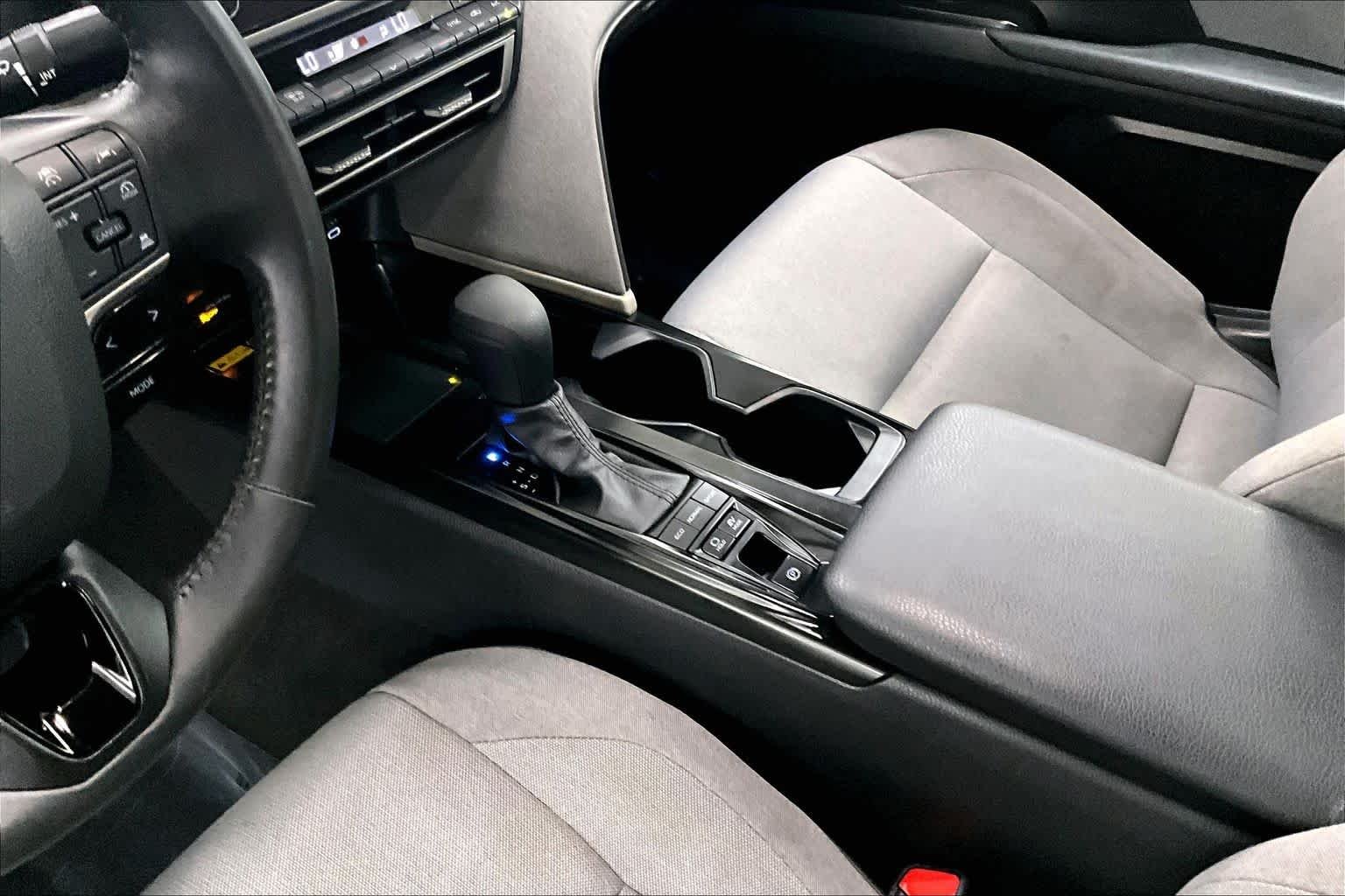 Used 2025 Midnight Black Metallic Toyota LE image 17