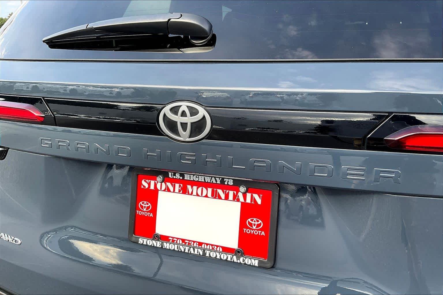 Used 2025 Storm Cloud Toyota Hybrid LE image 29