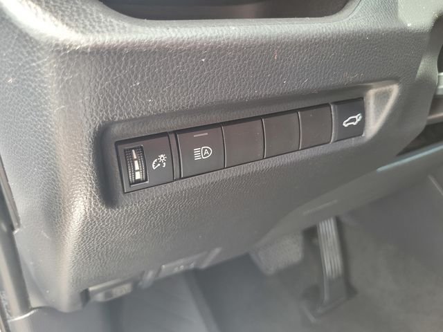Used 2022 Silver Toyota XLE Premium image 19