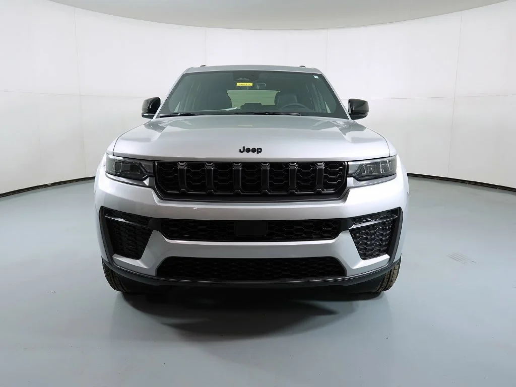 Used 2026 Silver Jeep Altitude image 3