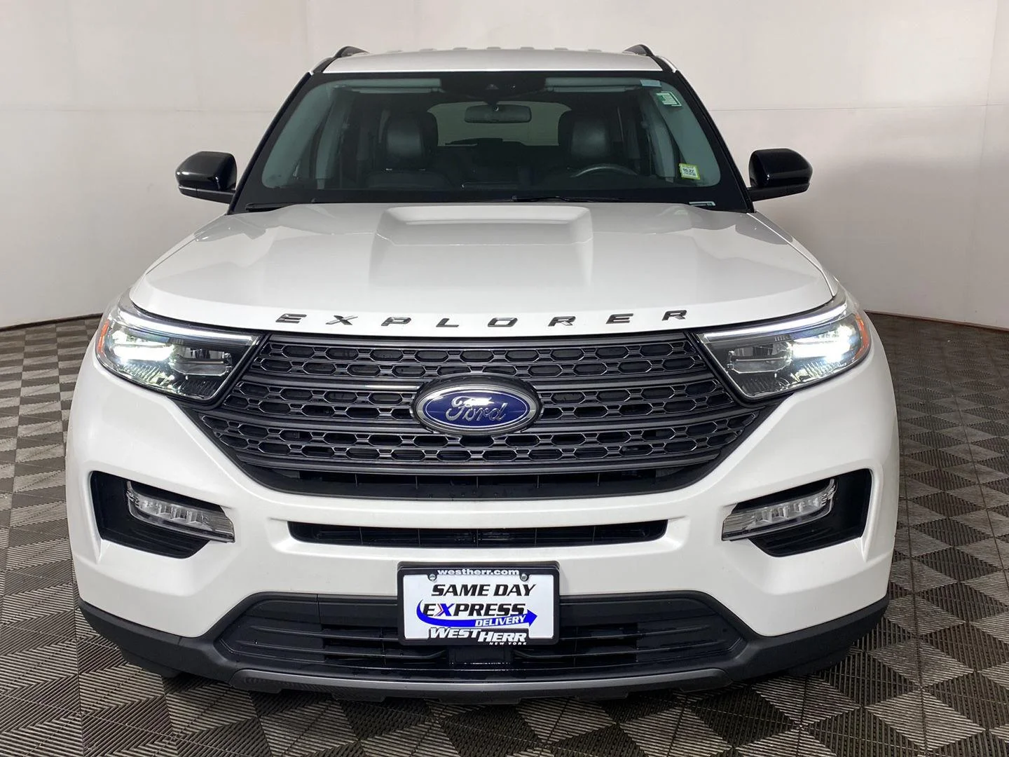 Used 2023 Star White Metallic Tri-Coat Ford XLT image 27