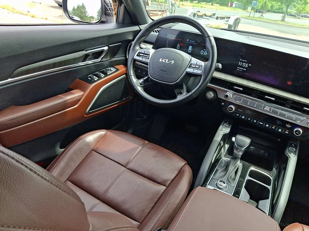 Used 2023 Ebony Black Kia EX image 15