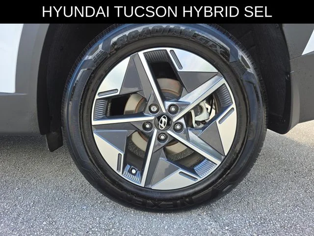 Used 2025 White Hyundai SEL Convenience image 16