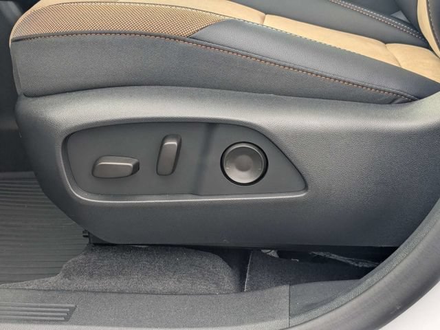 New 2027 Polar White Tricoat Chevrolet ACTIV image 21