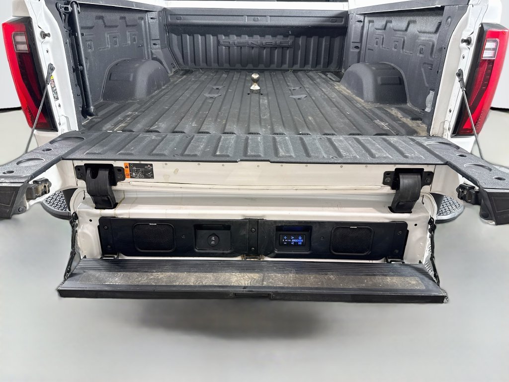 Used 2024 White Frost Tricoat GMC Denali Ultimate image 34