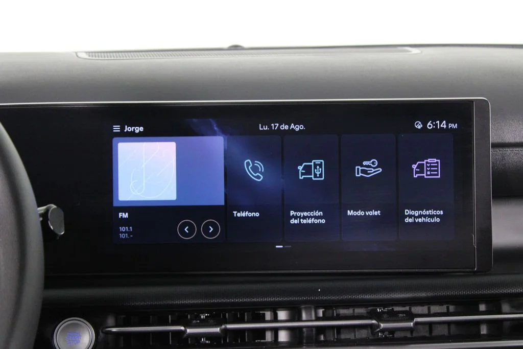 Used 2025 Black Hyundai SE image 9