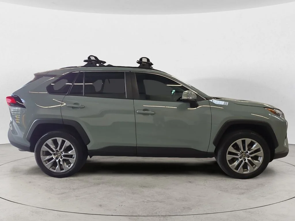 Used 2022 Gray Toyota XLE Premium image 4