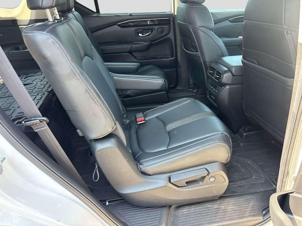Used 2023 White Honda EX-L image 17