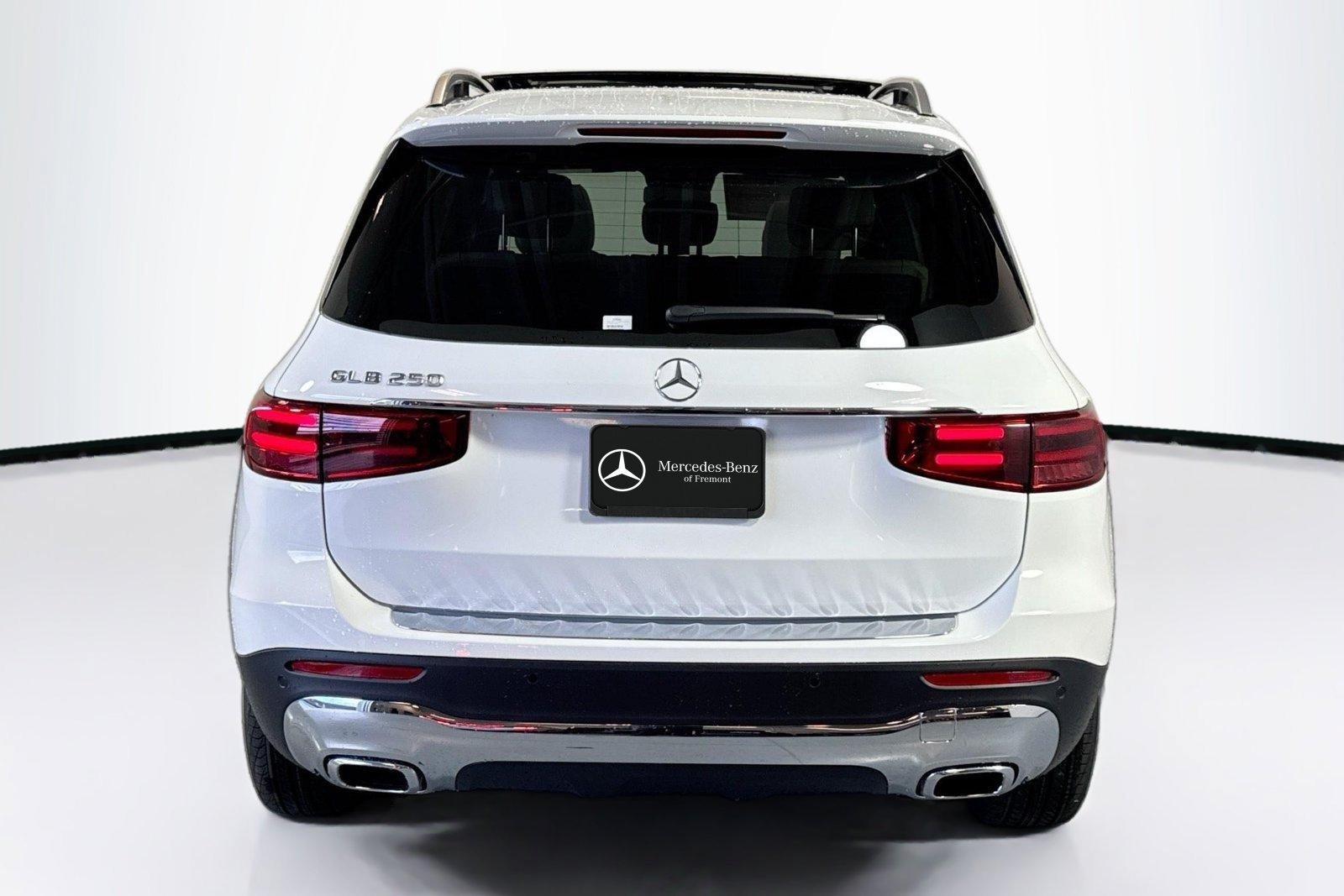 New 2026 Polar White Mercedes-Benz GLB 250 image 6
