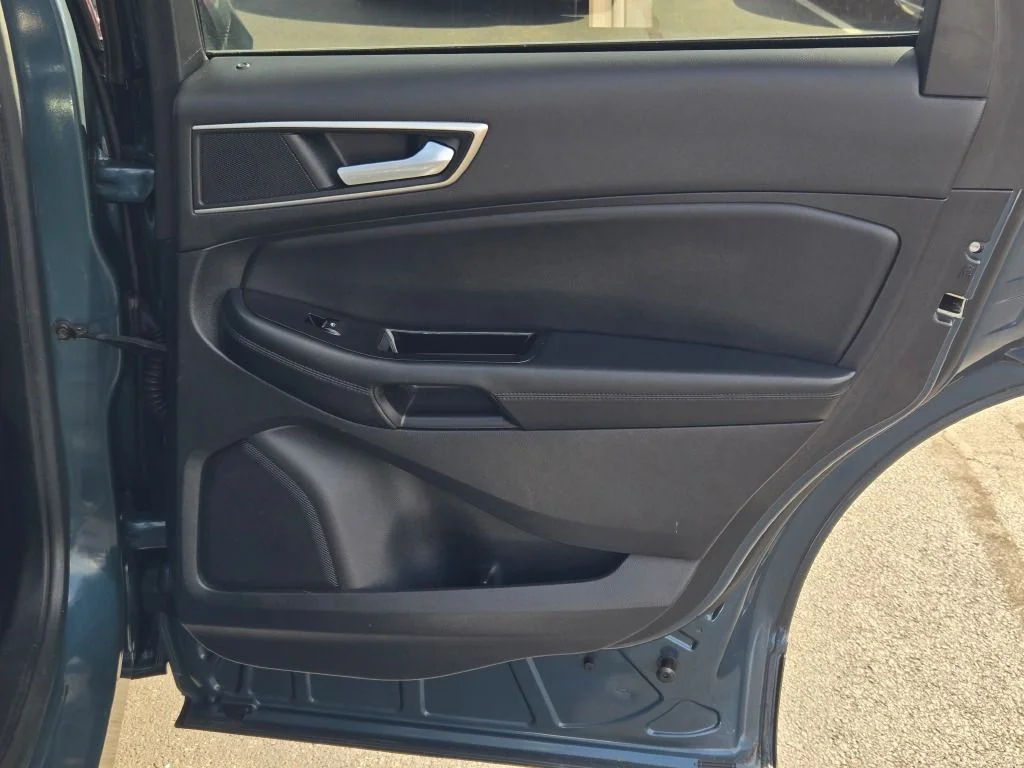 Used 2016 Blue Ford SEL image 9