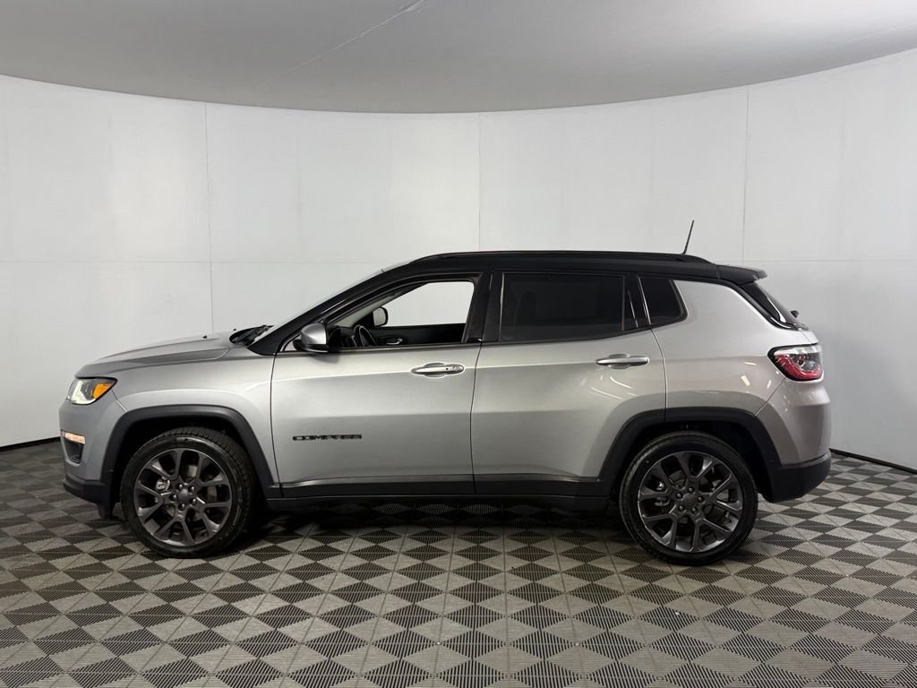 Used 2019 Silver Jeep Limited image 11